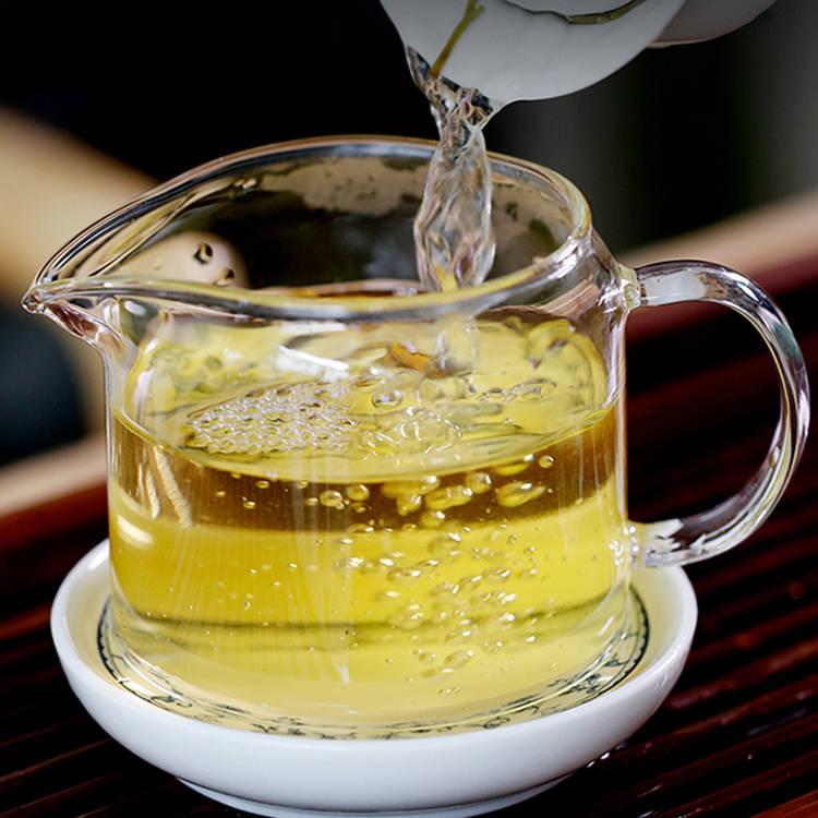 珍藏十餘年的布朗早春普洱生茶，味道醇正，回味無窮，現在活動中茶廠直銷